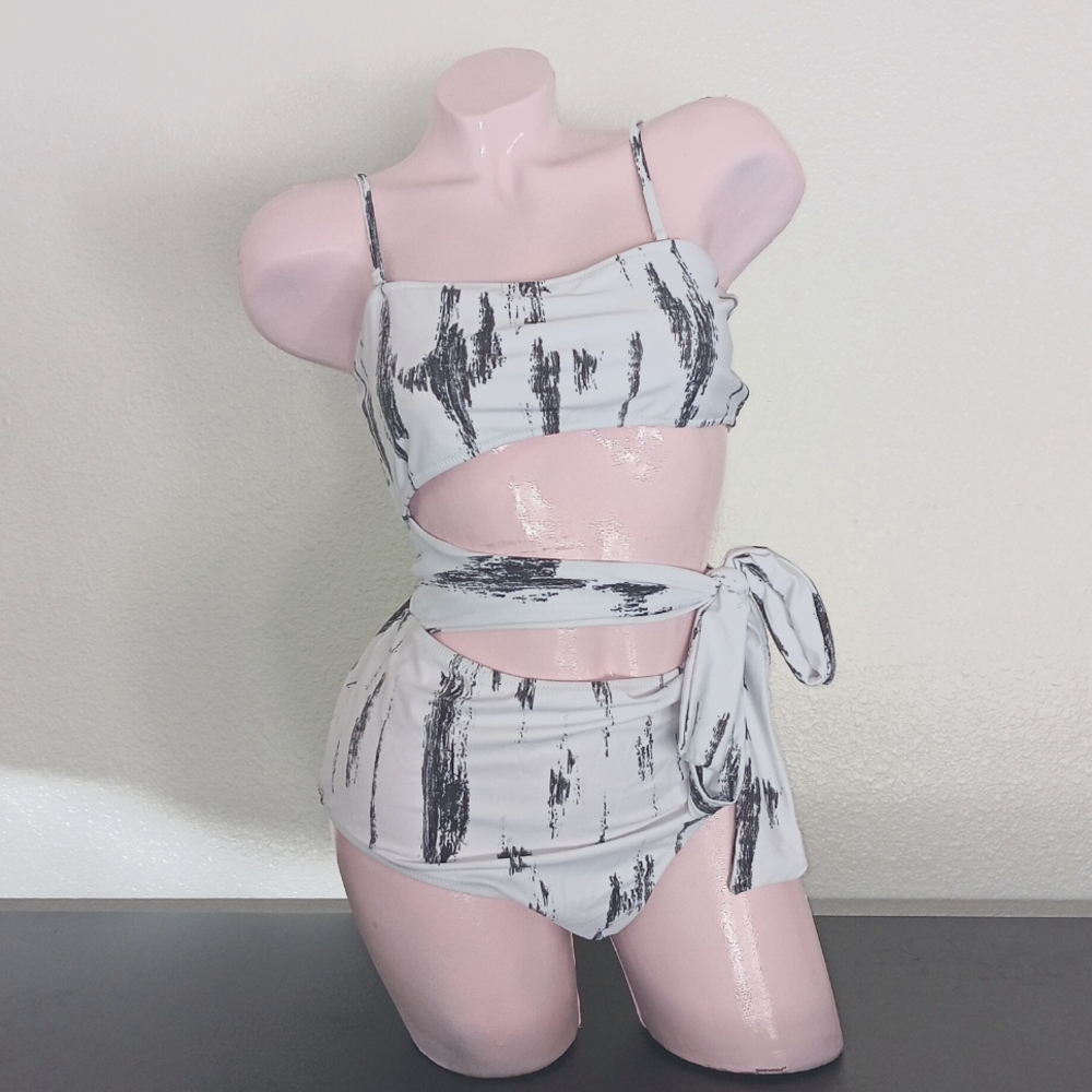 White and black one-piece new swimwear large